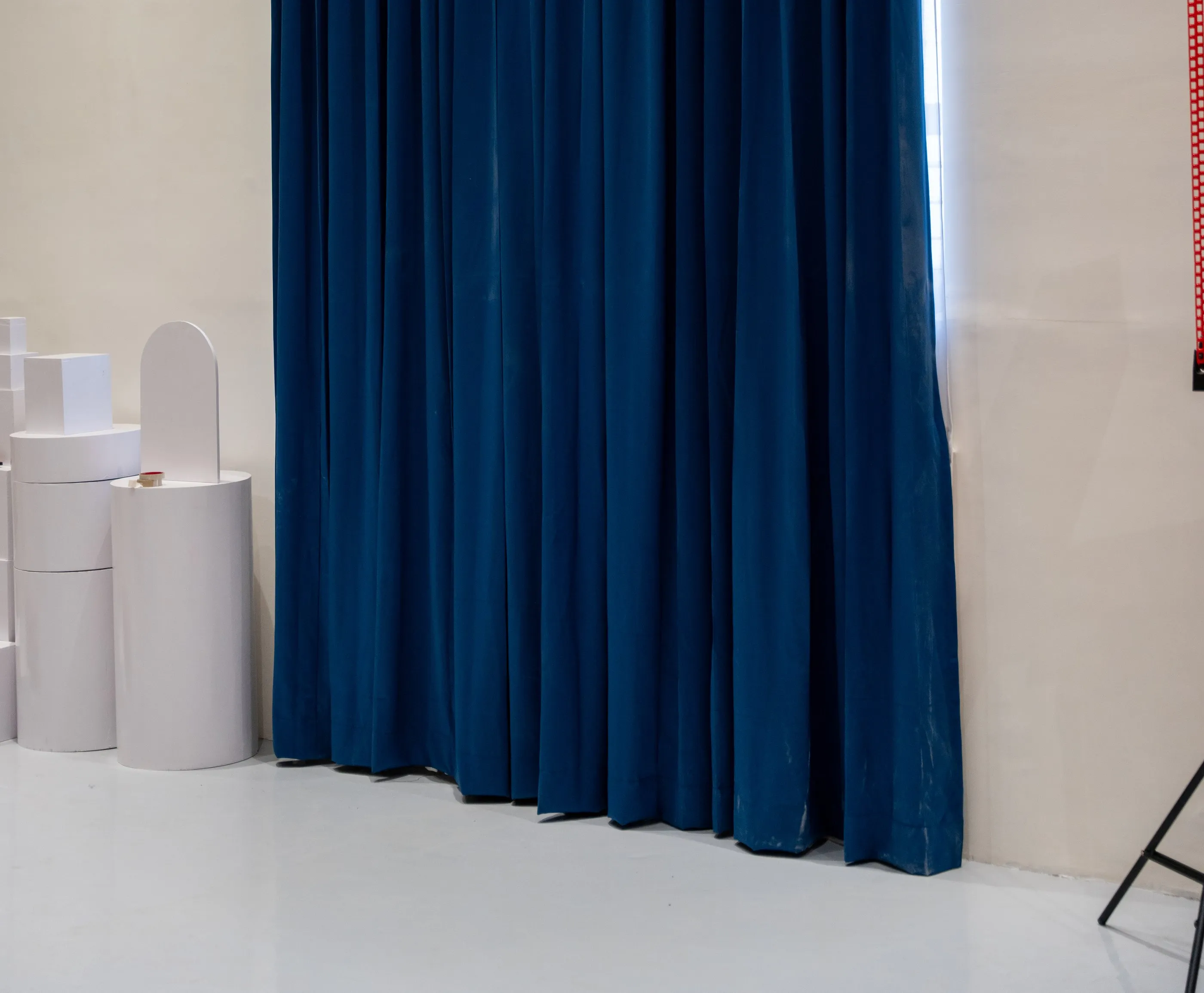 Blue velvet curtain set with white plinths in the TWSS studio